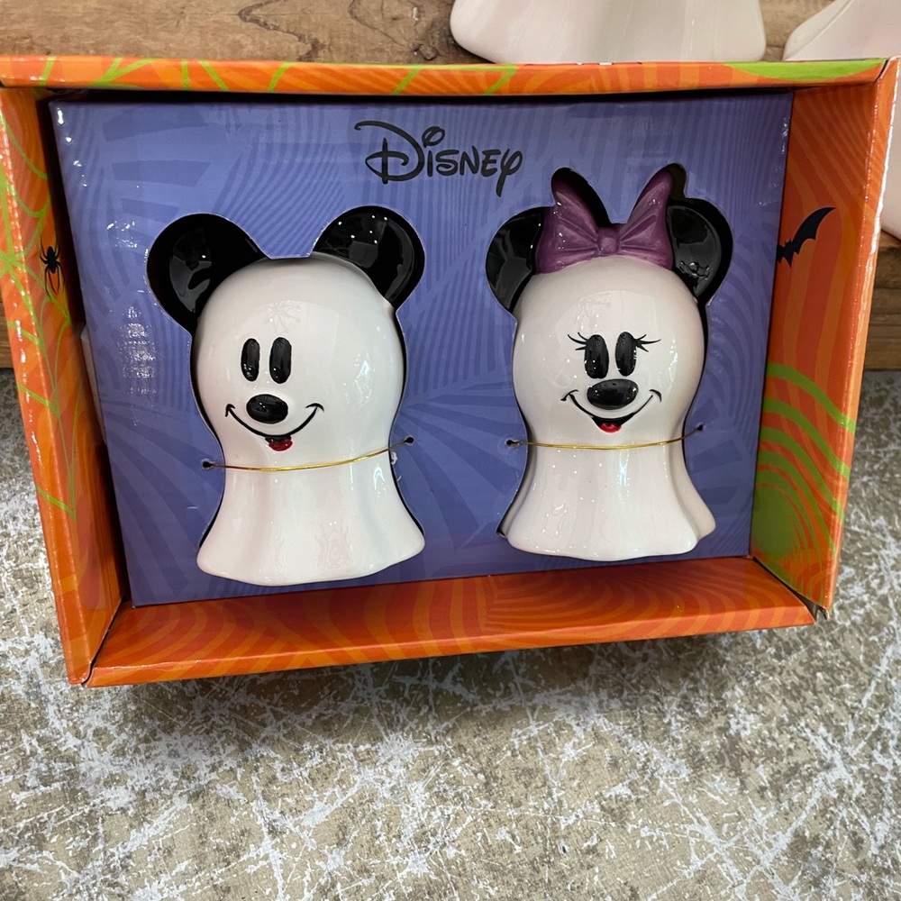 Disney Halloween Mickey & Minnie Mouse Ghost Coffee Mug Set (2) & salt & Pepper - Picture 4 of 6